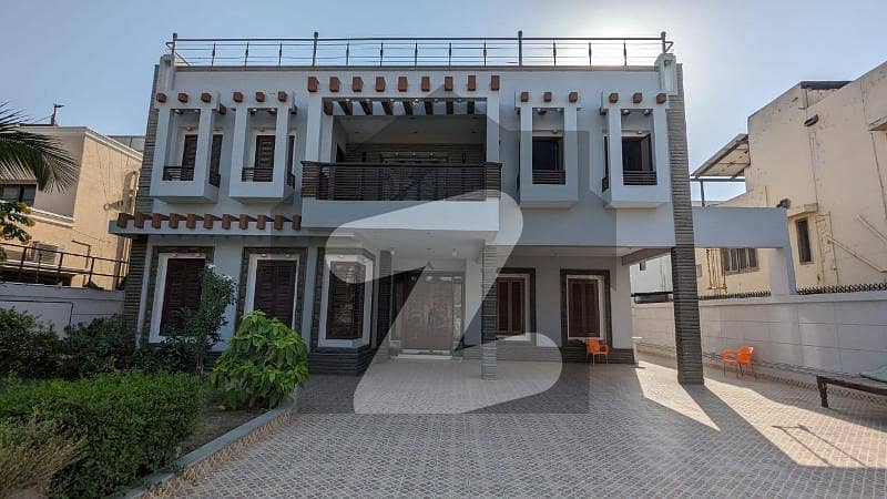 1000 square yards 9 bedroom 3 unit moderate bungalow on ideal location of DHA phase 6 is available for sale