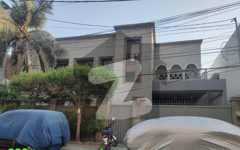 ڈی ایچ اے فیز 4 ڈی ایچ اے ڈیفینس,کراچی میں 4 کمروں کا 12 مرلہ مکان 5.75 کروڑ میں برائے فروخت۔