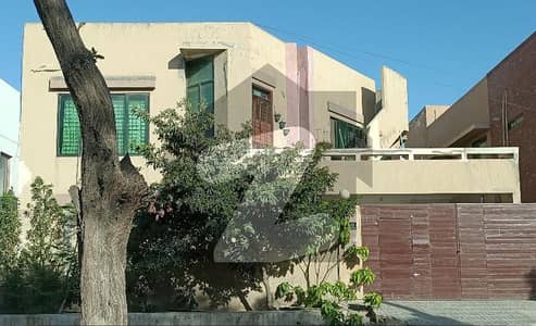 400 Yard Phase6 Owner built Extraordinary Bokhari Street Posh Area Chance Deal Owner Need Hard Cash 70000000