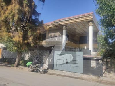400yard Phase5 Owner built Extraordinary Saba Street Posh Area Chance Deal Owner Need Hard Cash 75000000