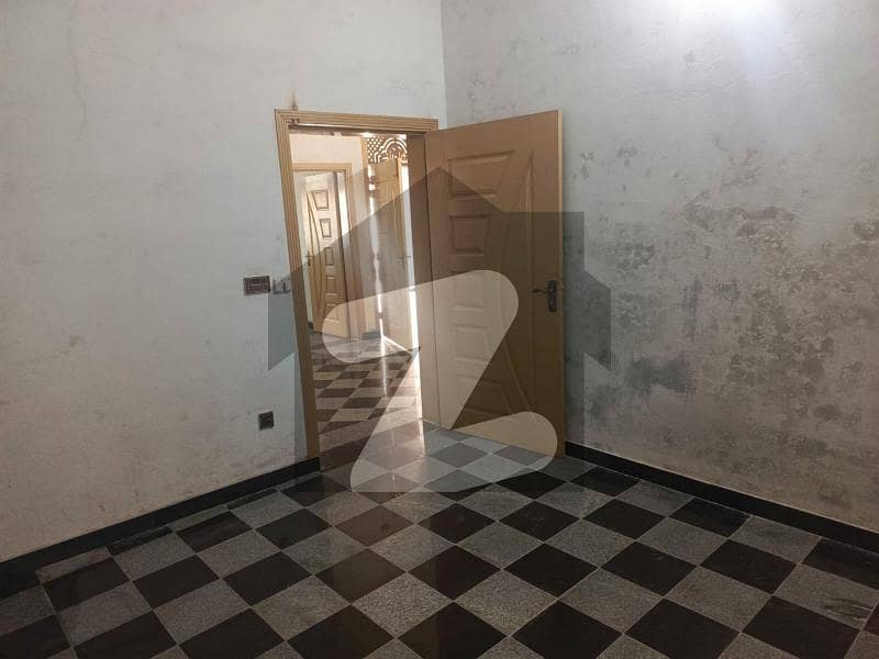 کوری روڈ اسلام آباد میں 2 کمروں کا 10 مرلہ مکان 36.0 ہزار میں کرایہ پر دستیاب ہے۔