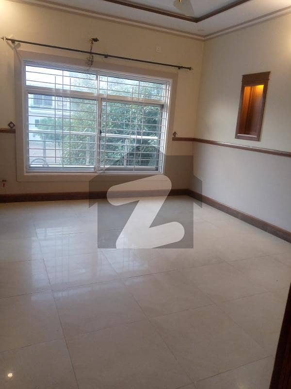 10 Marla Double Unit House 5 Bed Room With Attached Bath Drawing Dinning Kitchen TV Lounge Servant Quater