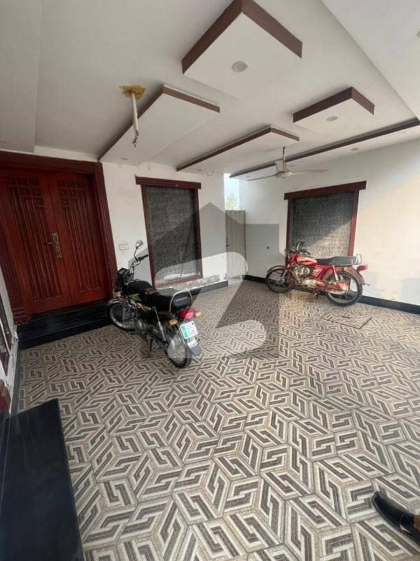 8 MARLA BEAUTIFUL FULL HOUSE AVAILABLE FOR RENT IN B BLOCK BAHRIA TOWN LAHORE