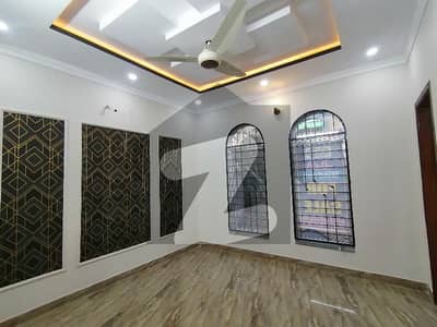 الحفیظ گارڈن جی ٹی روڈ,لاہور میں 3 کمروں کا 3 مرلہ مکان 1.35 کروڑ میں برائے فروخت۔