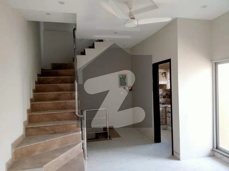 5 MARLA UPPER PORTION WITH SEPARATE ENTRANCE AVAILABLE FOR RENT IN STATE LIFE HOUSING SOCIETY LAHORE