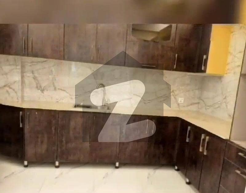 میٹروپولِز ریزیڈینسی جناح ایونیو,کراچی میں 4 کمروں کا 11 مرلہ فلیٹ 4.0 کروڑ میں برائے فروخت۔