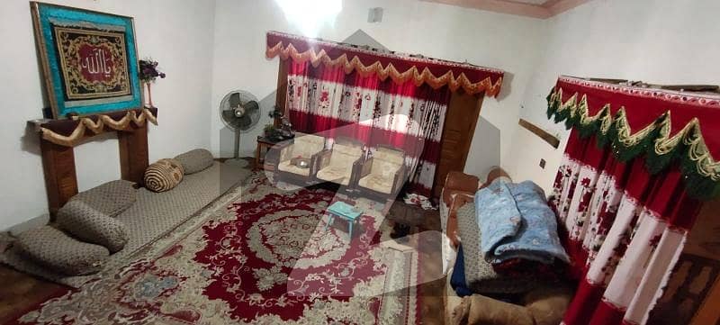 حیات آباد فیز 2 حیات آباد,پشاور میں 5 کمروں کا 1 کنال مکان 6.5 کروڑ میں برائے فروخت۔