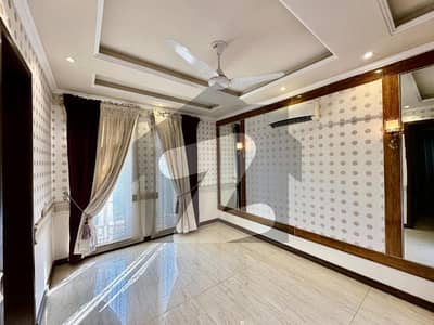 ڈی ایچ اے فیز 5 ڈیفنس (ڈی ایچ اے),لاہور میں 4 کمروں کا 10 مرلہ مکان 2.1 لاکھ میں کرایہ پر دستیاب ہے۔
