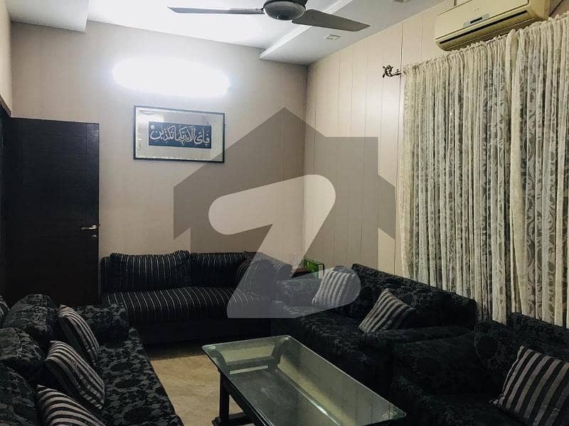 کیولری ایکسٹینشن لاہور میں 5 کمروں کا 10 مرلہ مکان 3.65 کروڑ میں برائے فروخت۔