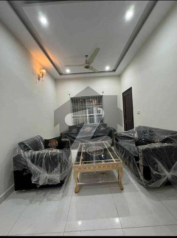 جوہر ٹاؤن لاہور میں 4 کمروں کا 5 مرلہ مکان 1.5 لاکھ میں کرایہ پر دستیاب ہے۔