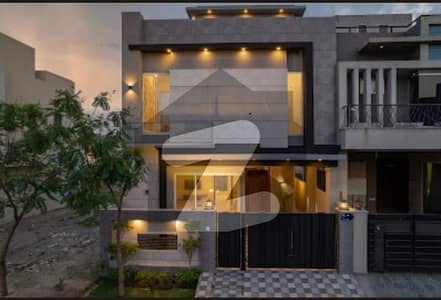 BRAND NEW 5 MARLA FULL HOUSE AVAILABLE FOR SALE IN DHA 9 TOWN NEAR MOSQUE
