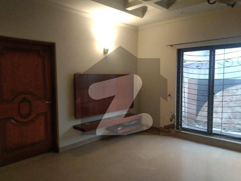 ڈی ایچ اے فیز 5 ڈیفنس (ڈی ایچ اے),لاہور میں 4 کمروں کا 10 مرلہ مکان 1.5 لاکھ میں کرایہ پر دستیاب ہے۔