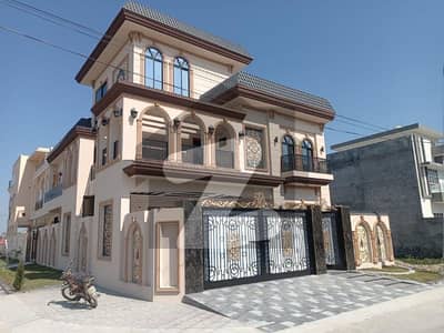 10 Marla Luxurious House Available In Bismillah Housing Scheme Location Is Very Attractive