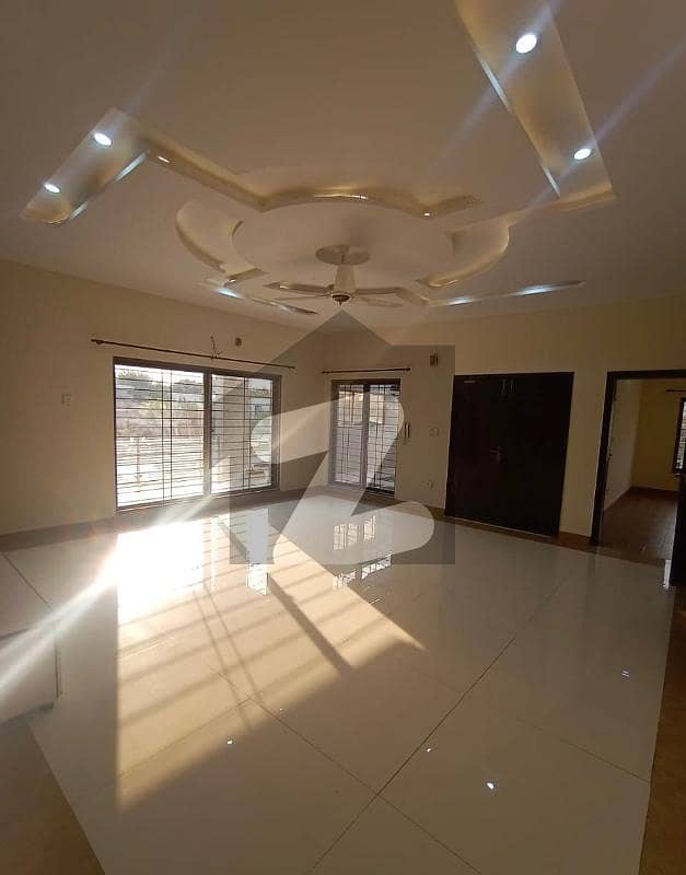 Modern Living 10 Marla House For Rent In Phase 5 Block A