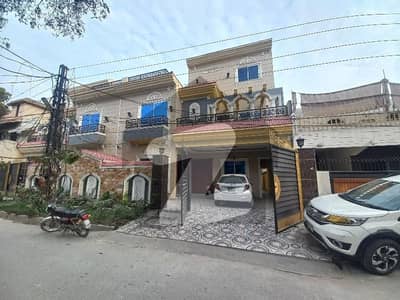 علامہ اقبال ٹاؤن لاہور میں 6 کمروں کا 10 مرلہ مکان 5.5 کروڑ میں برائے فروخت۔