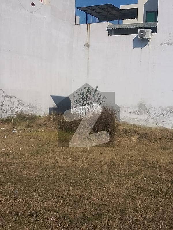 8 marla residential plot for sale in Fazal Town Daska at most prime location