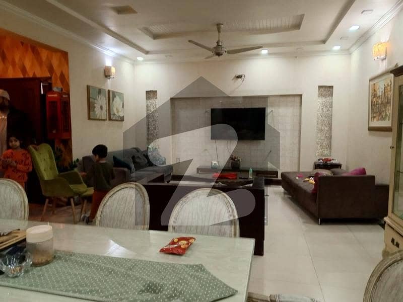 پی آئی اے ہاؤسنگ سکیم ۔ بلاک ایف پی آئی اے ہاؤسنگ سکیم,لاہور میں 5 کمروں کا 15 مرلہ مکان 4.35 کروڑ میں برائے فروخت۔