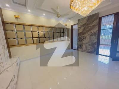 بحریہ ٹاؤن جاسمین بلاک بحریہ ٹاؤن سیکٹر سی,بحریہ ٹاؤن,لاہور میں 5 کمروں کا 10 مرلہ مکان 1.1 لاکھ میں کرایہ پر دستیاب ہے۔