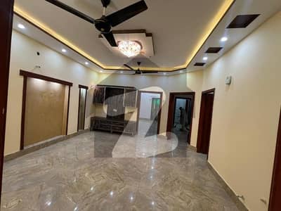 بحریہ آرچرڈ لاہور میں 2 کمروں کا 8 مرلہ زیریں پورشن 32.0 ہزار میں کرایہ پر دستیاب ہے۔