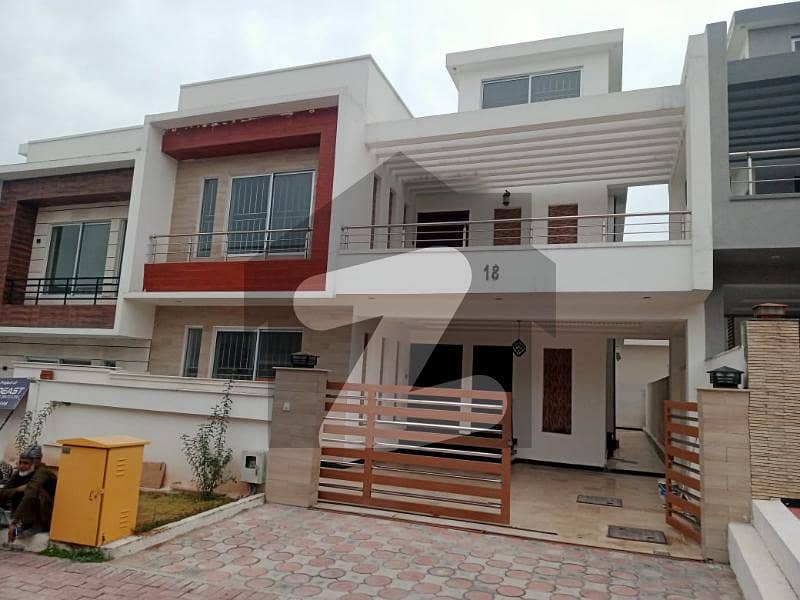 10 Marla New House Is Available For Sale