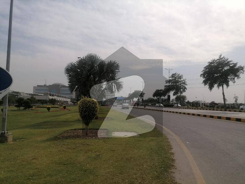 ڈی ایچ اے فیز 6 - بلاک ڈی فیز 6,ڈیفنس (ڈی ایچ اے),لاہور میں 1 کنال رہائشی پلاٹ 5.5 کروڑ میں برائے فروخت۔