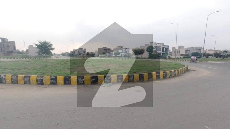 ڈی ایچ اے 9 ٹاؤن - بلاک ای ڈی ایچ اے 9 ٹاؤن,ڈی ایچ اے ڈیفینس,لاہور میں 5 مرلہ رہائشی پلاٹ 87.0 لاکھ میں برائے فروخت۔