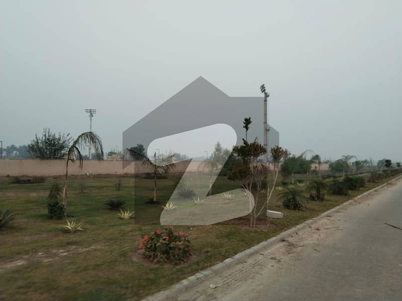 NEW DEAL 2 MARLA COMMERCIAL CORNER PAID PLOT IS AVAILABLE FOR SALE IN D1 BLOCK BAHRIA ORCHARD LAHORE