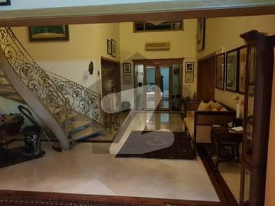 F11.1/ 500 Sq Yrd Corner House With Park For Sale