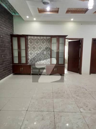 Ground Locked Upper Portion Available For Rent