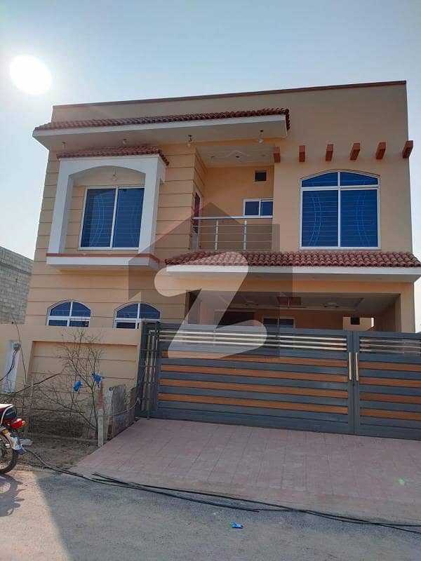 ڈی ۔ 17 اسلام آباد میں 4 کمروں کا 7 مرلہ مکان 1.7 کروڑ میں برائے فروخت۔