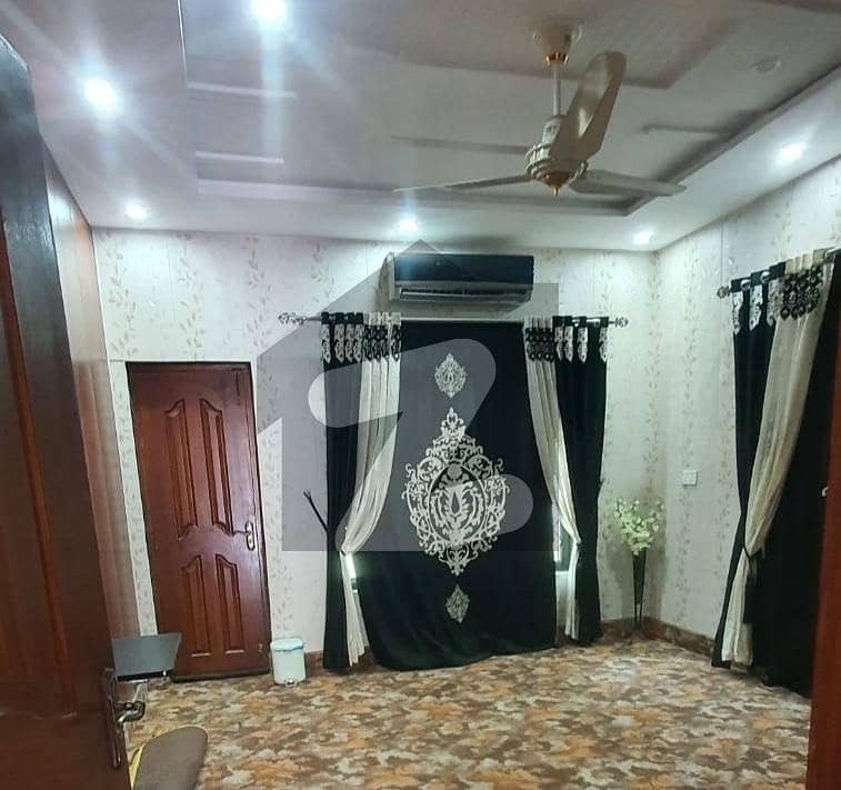 اعوان ٹاؤن لاہور میں 5 کمروں کا 10 مرلہ مکان 3.0 کروڑ میں برائے فروخت۔