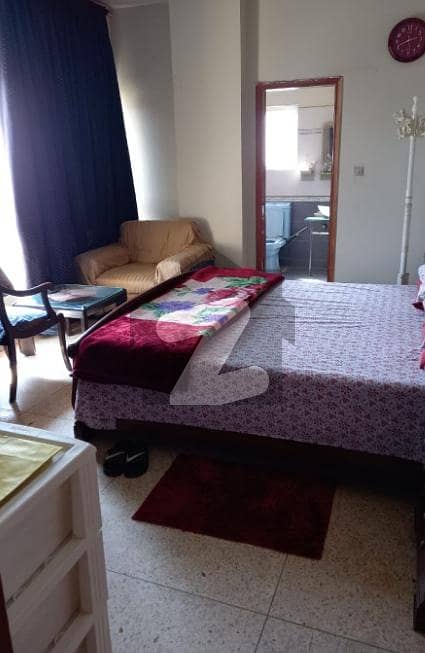 Room available full furnished Defence