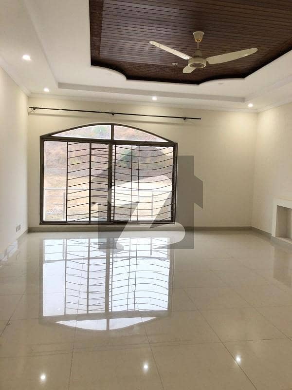 Super Luxurious Modern Design 10 Marla Bungalow Corner Ground Portion For Rent