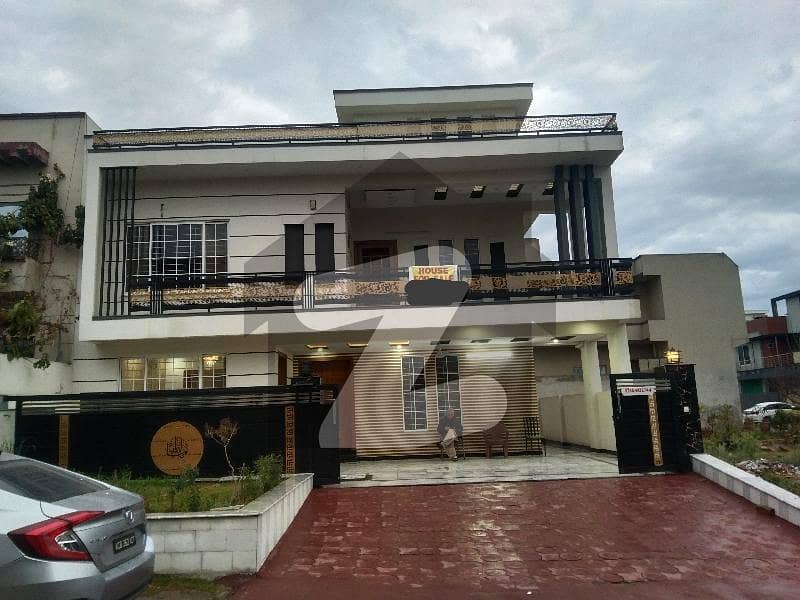 Luxury House For Sale In Media Town