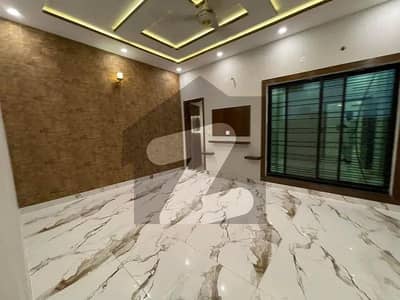 10 Marla Full Lavish House For Rent In Bahria Town Lahore