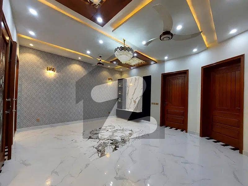 بحریہ ٹاؤن سیکٹر سی بحریہ ٹاؤن,لاہور میں 5 کمروں کا 10 مرلہ مکان 1.1 لاکھ میں کرایہ پر دستیاب ہے۔