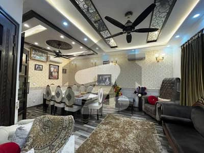 بحریہ ٹاؤن سیکٹرڈی بحریہ ٹاؤن,لاہور میں 5 کمروں کا 10 مرلہ مکان 2.5 لاکھ میں کرایہ پر دستیاب ہے۔