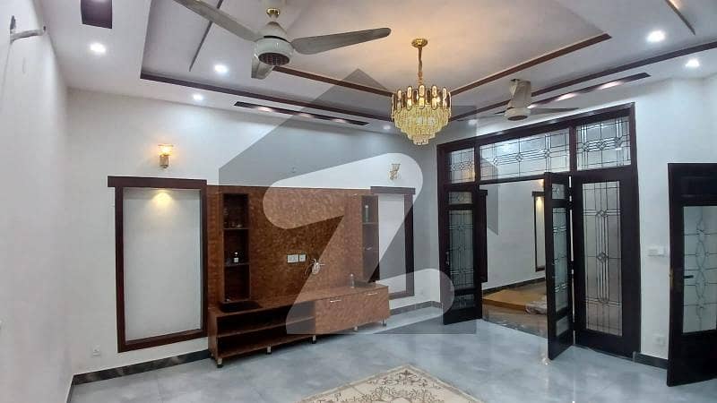بحریہ ٹاؤن سیکٹر B بحریہ ٹاؤن,لاہور میں 2 کمروں کا 8 مرلہ زیریں پورشن 42.0 ہزار میں کرایہ پر دستیاب ہے۔