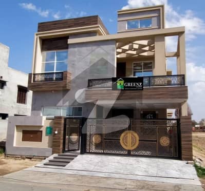 MODERN LIVING BRAND NEW HOUSE 8 MARLA NEAR JAMIA MASJID