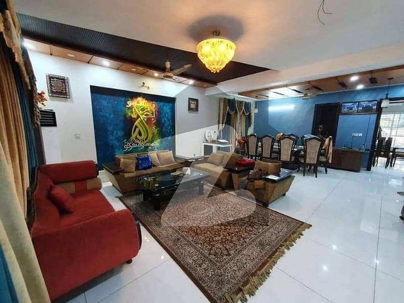 ویلینشیاء ہاؤسنگ سوسائٹی لاہور میں 7 کمروں کا 1 کنال مکان 7.7 کروڑ میں برائے فروخت۔