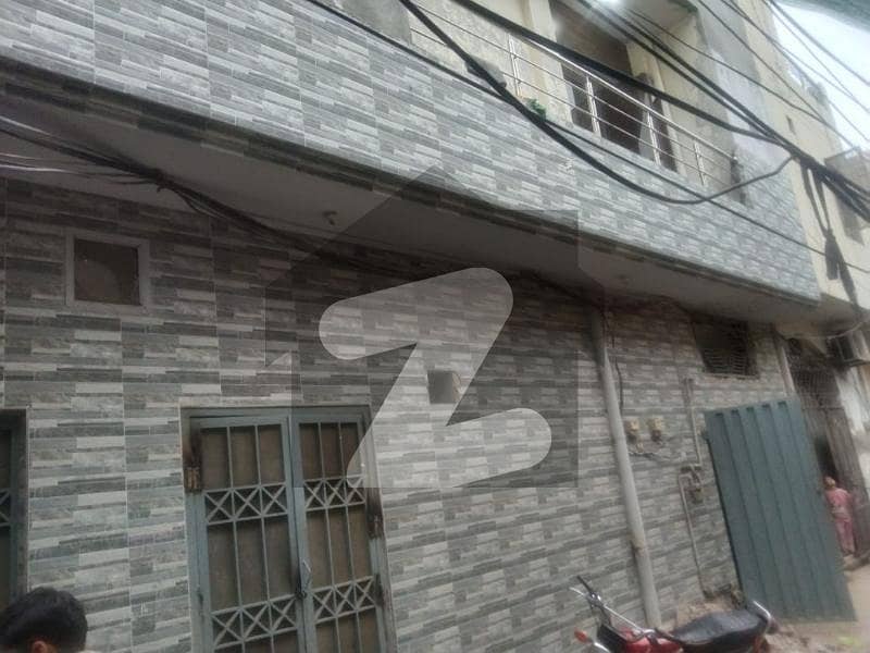 غازی روڈ کینٹ,لاہور میں 9 کمروں کا 6 مرلہ مکان 1.6 کروڑ میں برائے فروخت۔