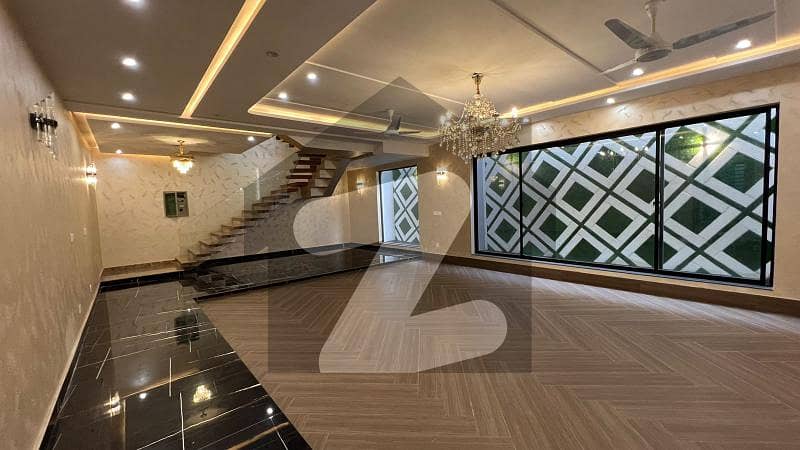 Luxury Living: Captivating 1-Kanal Home for Sale in Lahore's Prestigious Locale!