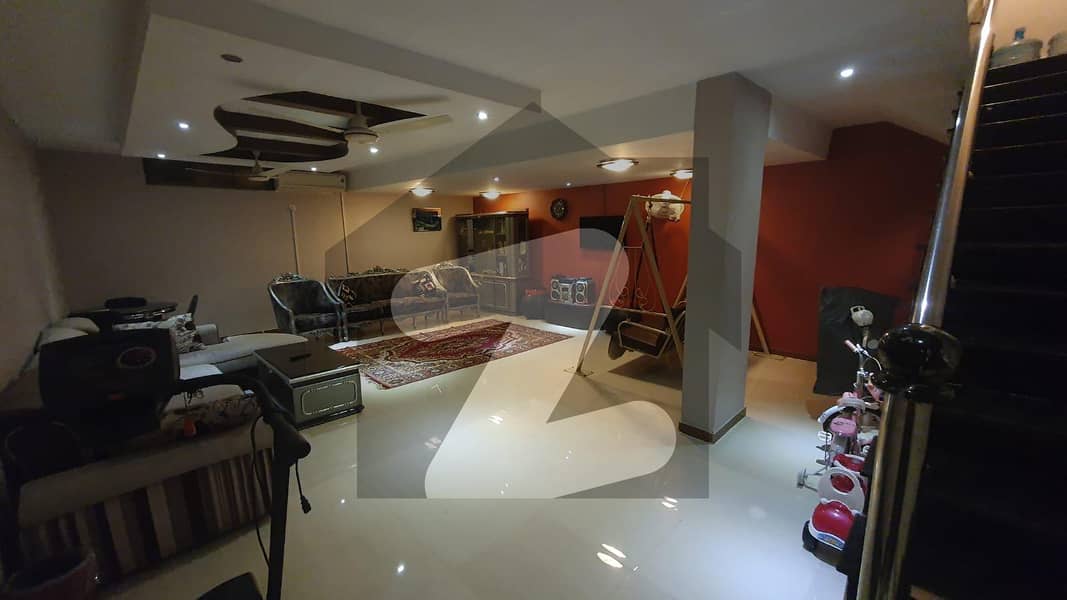 ٹیپو سلطان روڈ کراچی میں 6 کمروں کا 12 مرلہ مکان 10.0 کروڑ میں برائے فروخت۔
