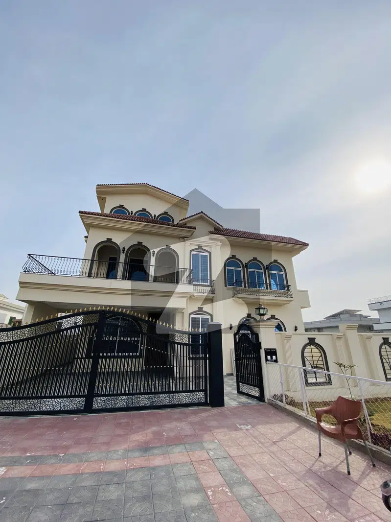 01 Kanal Double Storey Double Road House For Sale In G-13 Islamabad