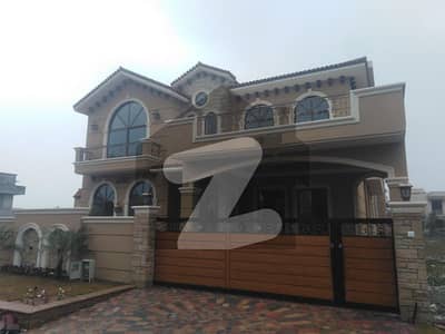 Brand New Luxury Modern Style Triple Storey House For Sale
