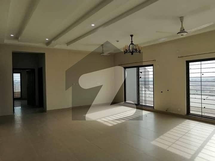 10 MARLA LUXRY FLAT AVAILABLE FOR SALE IN ASKARI 11