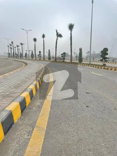 one kanal plot LDA approved available for sale block E reasonable demand near park commercial masjid