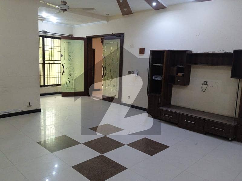 این ایف سی 1 لاہور میں 5 کمروں کا 1 کنال مکان 5.98 کروڑ میں برائے فروخت۔