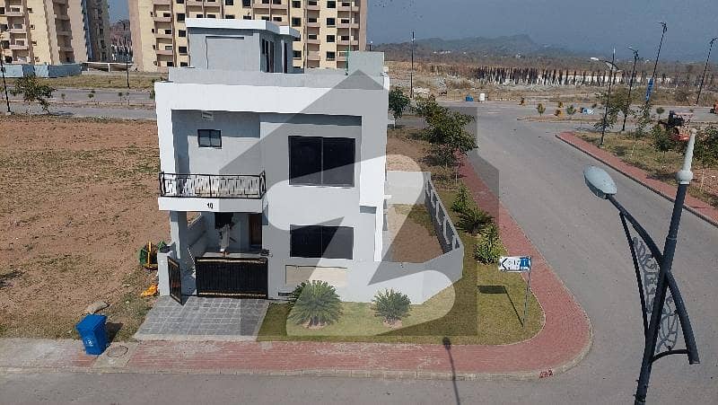 Well-Constructed Corner House AvailableFor Sale In Bahria Enclave -