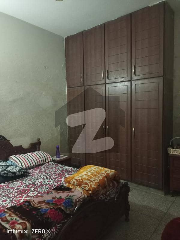 ماڈل ٹاؤن ۔ بلاک کیو ماڈل ٹاؤن,لاہور میں 2 کمروں کا 10 مرلہ فلیٹ 37.0 ہزار میں کرایہ پر دستیاب ہے۔